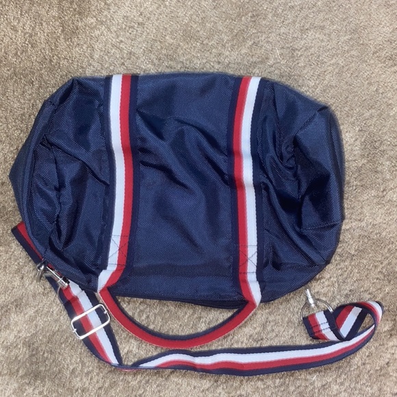 Tommy Hilfiger Duffle Bag, great condition💪💪 - Picture 4 of 4